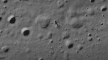 سایه موجودی سرگردان در کره ماه دیده شد/ عکس
