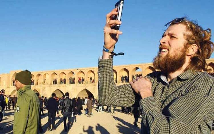 سیمکارت بدون فیلتر برای گردشگران؛ من در کشور خود شهروند درجه دو هستم