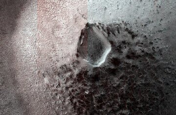دیده شدن کوهی از عنکبوت‌ در سطح مریخ/ عکس