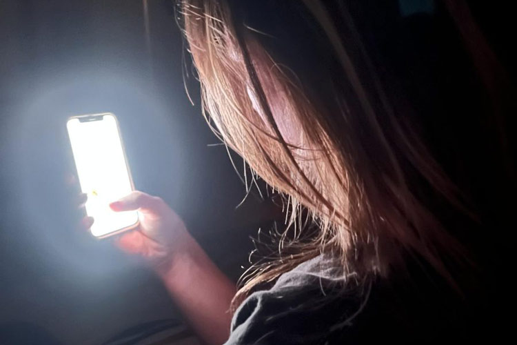 حسگر نور گوشی بدون دوربین از شما جاسوسی می‌کند!