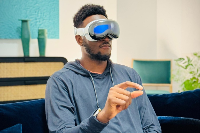 کارشناسان از سنگین‌ بودن هدست اپل ویژن پرو انتقاد کردند