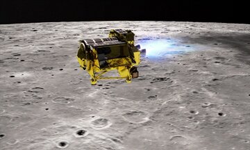 کاوشگر ژاپن پشت و رو فرود آمد!/ عکس