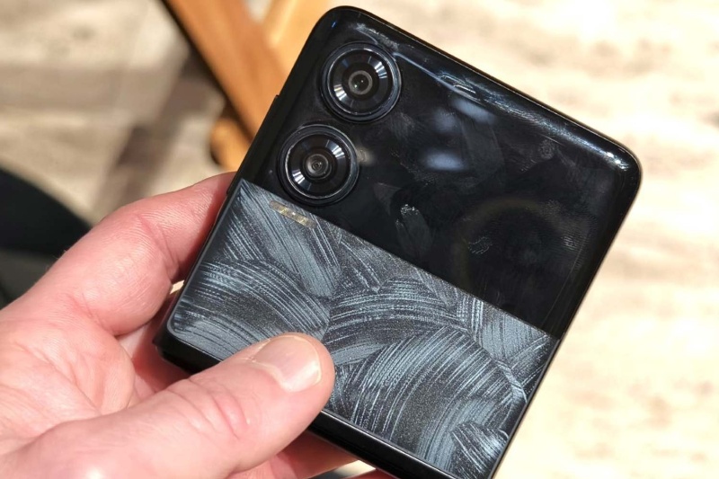 انرجایزر با کنارزدن نوبیا، ارزان‌ترین گوشی تاشو دنیا را به‌نمایش گذاشت