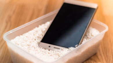اگر موبایل‌ به آب افتاد آن را داخل برنج بگذاریم یا نه؟