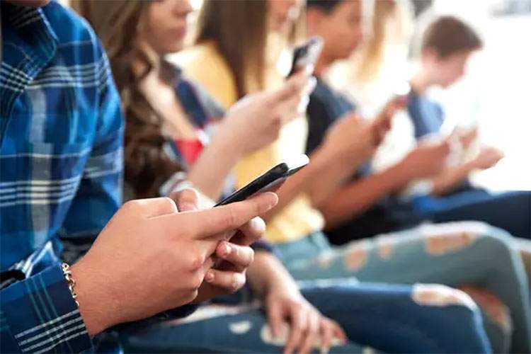 شکایت از شبکه‌های اجتماعی معروف به دلیل ایجاد بحران روانی در کودکان و نوجوانان