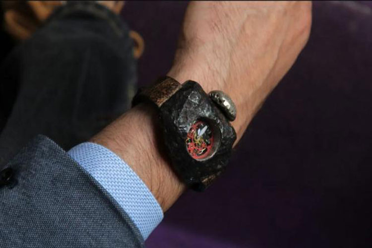 ساعت ۱ میلیون دلاری ساخته شده از شهابسنگ!