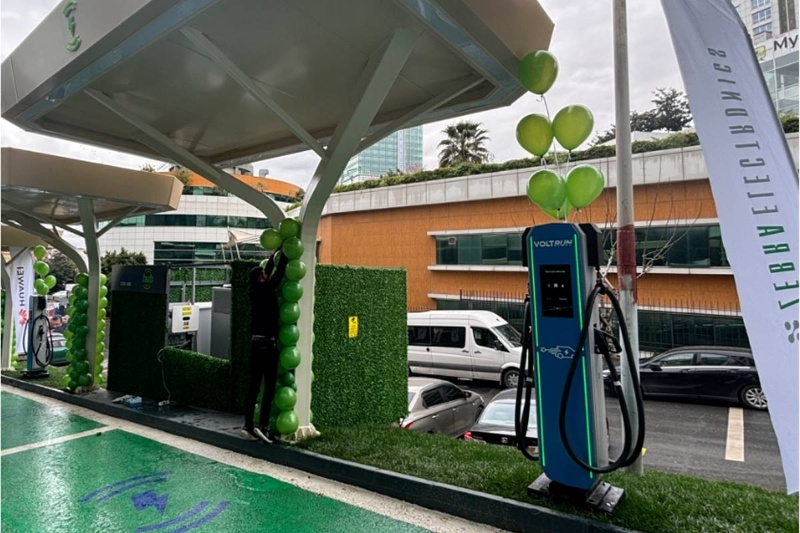 سوپرشارژر ۶۰۰ کیلوواتی هواوی در ترکیه ۴ خودرو برقی را شارژ میکند