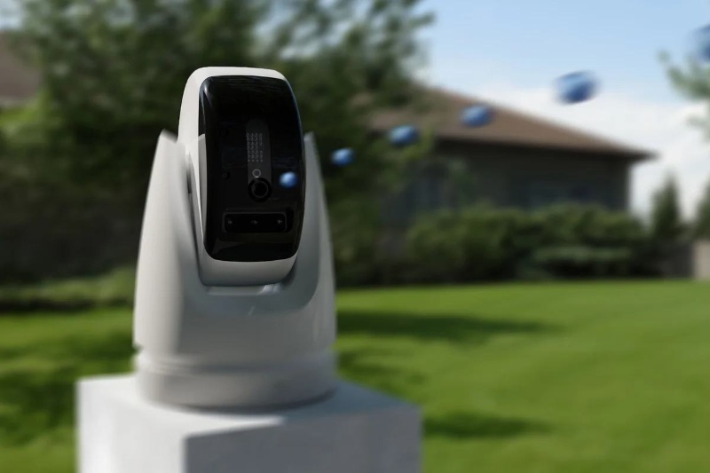 این دوربین امنیتی گاز اشک‌آور و گلوله غیرکشنده شلیک می‌کند!