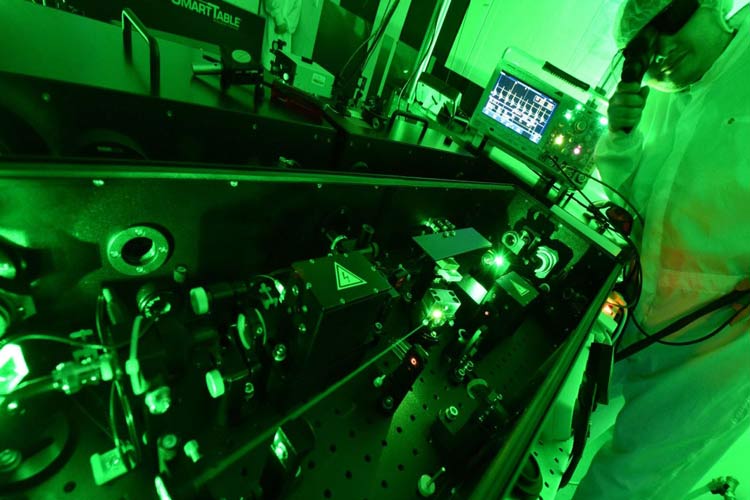 ساخت قدرتمند‌ترین لیزر جهان؛ فناوری انقلابی رکورد می‌شکند؟