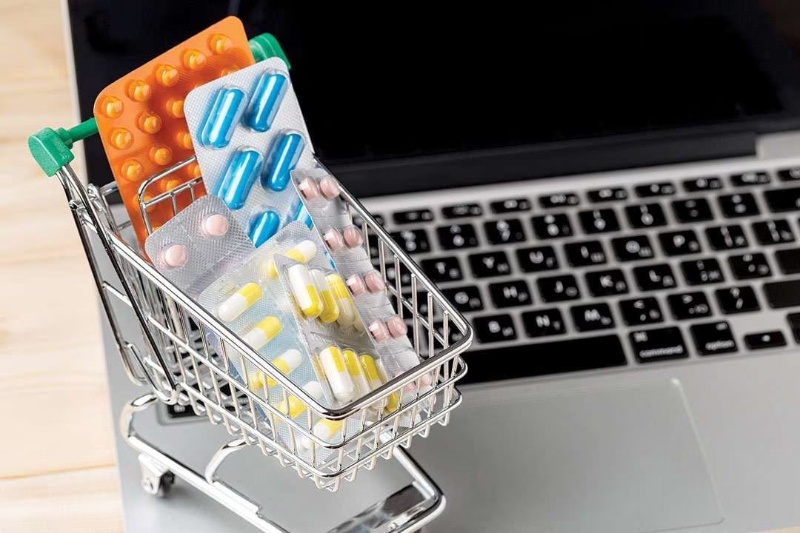 مخالفت وزیر ارتباطات با آییننامه وزارت بهداشت برای توزیع آنلاین دارو