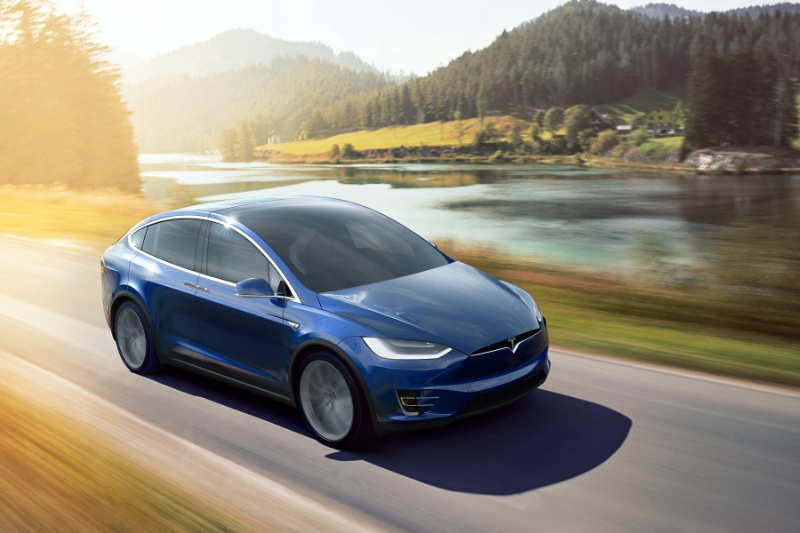 مرگ کارمند اپل در تصادف خودرو تسلا؛ ایلان ماسک با خانوده فرد متوفی توافق میکند