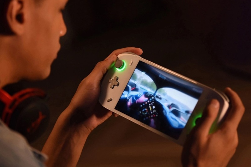 کنسول دستی جدید AOZOE پردازنده Intel 155H و نمایشگر ۷ اینچ دارد