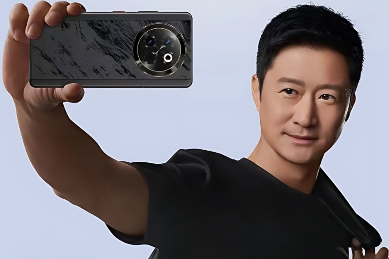 گوشی اکسون ۶۰ اولترا با ارتباط ماهواره‌ای دوطرفه و باتری غول‌پیکر رونمایی شد