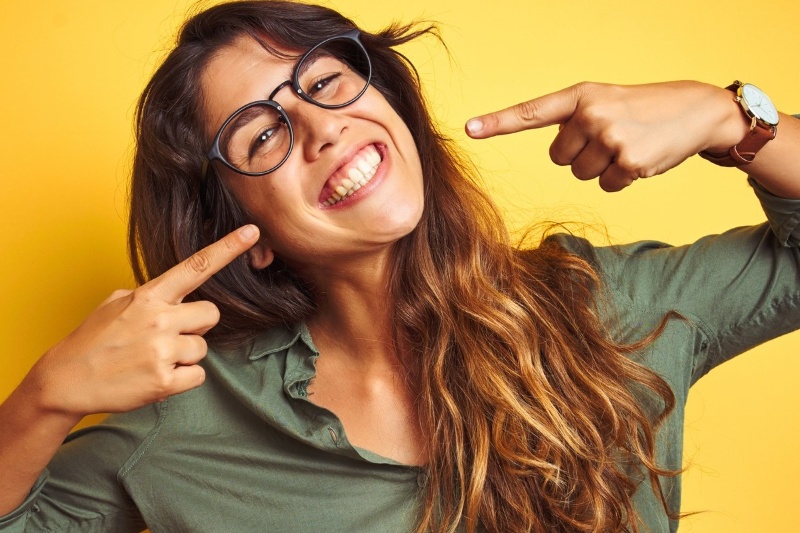 آیا لبخند ساختگی میتواند ما را خوشحالتر کند؟