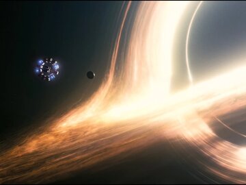 ببینید| وقتی درون سیاهچاله سقوط میکنیم، چه میشود؟