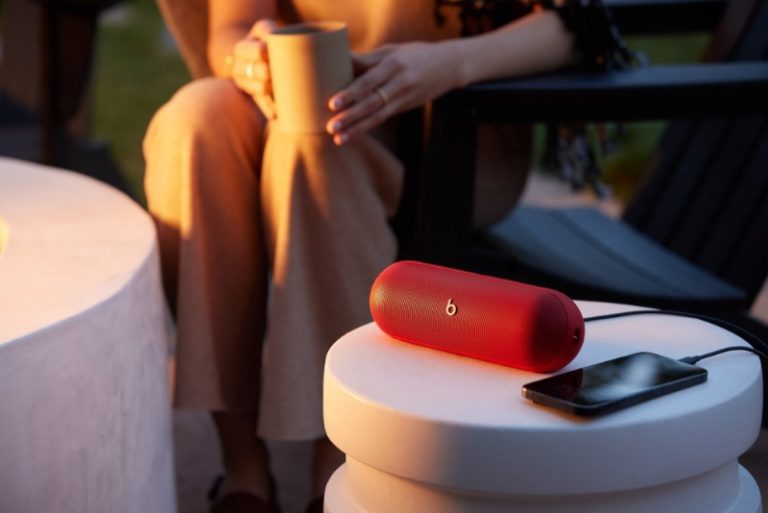 اپل پس از افشاگری‌های فراوان سرانجام اسپیکر بلوتوثی Beats Pill را رونمایی کرد