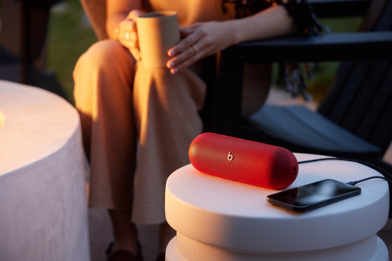 اپل پس از افشاگریهای فراوان سرانجام اسپیکر بلوتوثی Beats Pill را رونمایی کرد