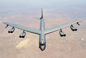 تجهیز بمبافکن غولپیکر B-52 به موتورهای رولزرویس / غول جنگ سرد تا ۱۰۰ سال پرواز خواهد کرد