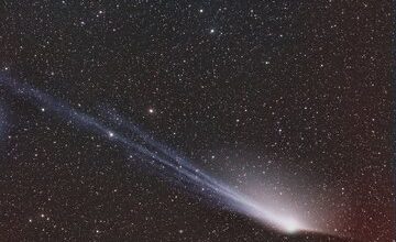 تصویر روز ناسا: دنباله‌داری با دو دم مخالف
