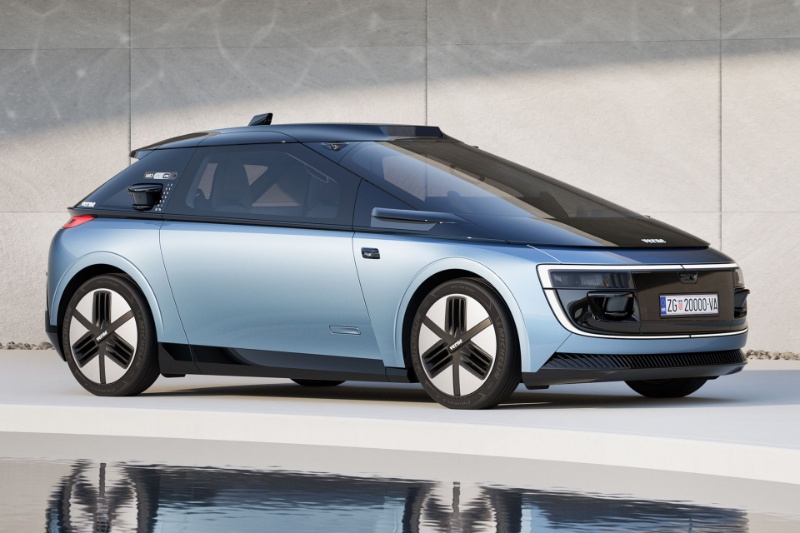 رایمک ساخت ابرخودروهای برقی را کنار میگذارد و بر تولید روبوتاکسی متمرکز میشود