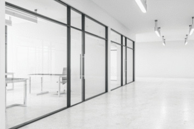 پارتیشن شیشه‌ای آکوستیک تتراگلس: راه حلی نوین برای تفکیک فضا در ادارات