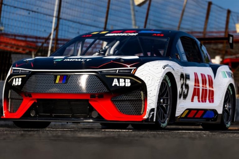 خودرو برقی ناسکار: هیولای ۱۳۴۱ اسب بخاری رونمایی شد