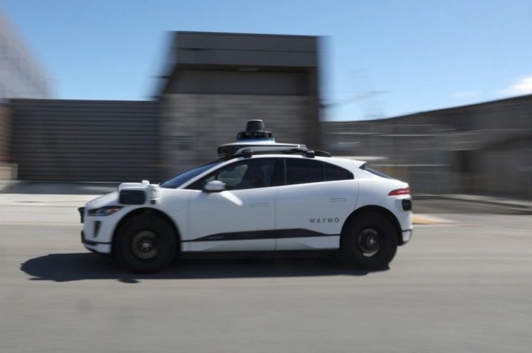 توقف تاکسی خودران ویمو توسط پلیس: خطر یا اشتباه؟