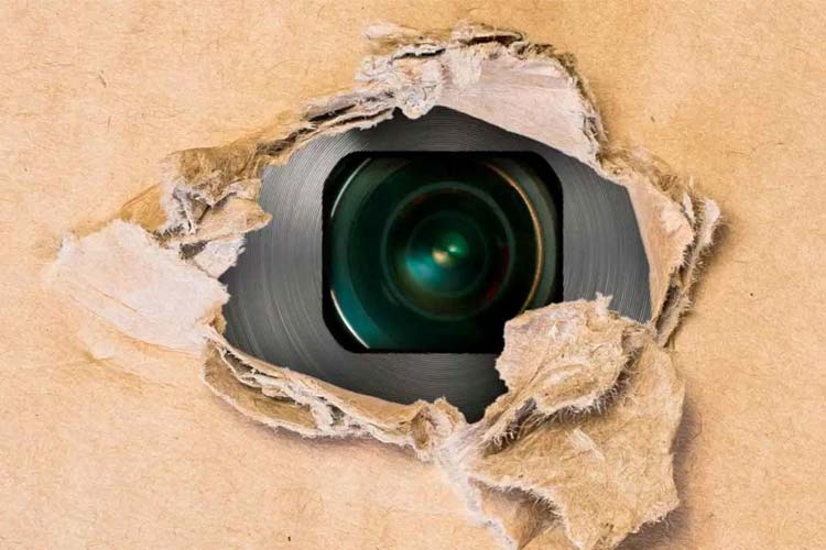 آموزش: چگونه دوربین‌های مخفی را در مکان‌های ناشناس تشخیص دهیم؟