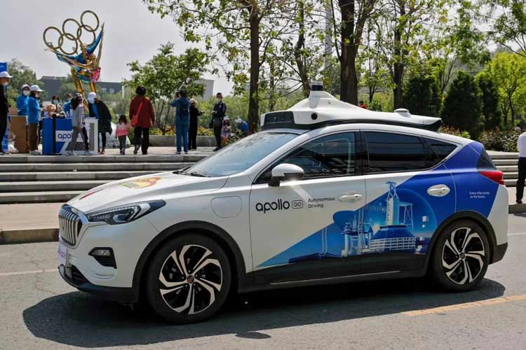 خودروی بدون راننده چینی یک عابر پیاده را زیر گرفت