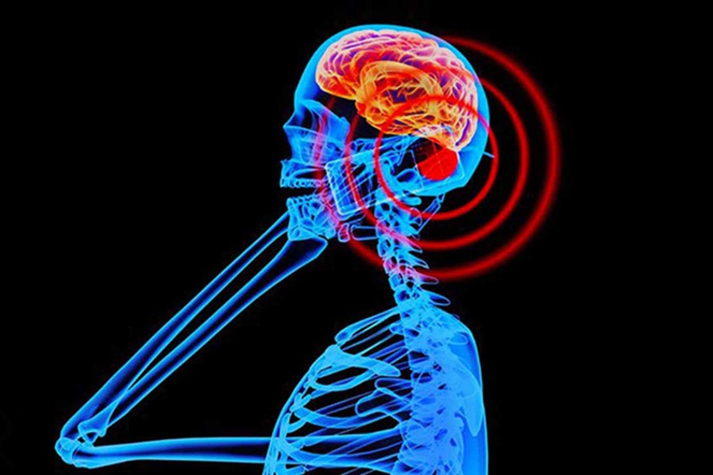زندگی در میان امواج رادیویی و دکلها؛ سیگنالهای BTS و موبایل با ما چه میکنند؟