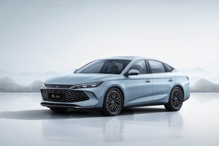 نگاهها خیره به BYD؛ خودرو ارزان چینیها ۲ هزار کیلومتر را با یک بار شارژ طی میکند