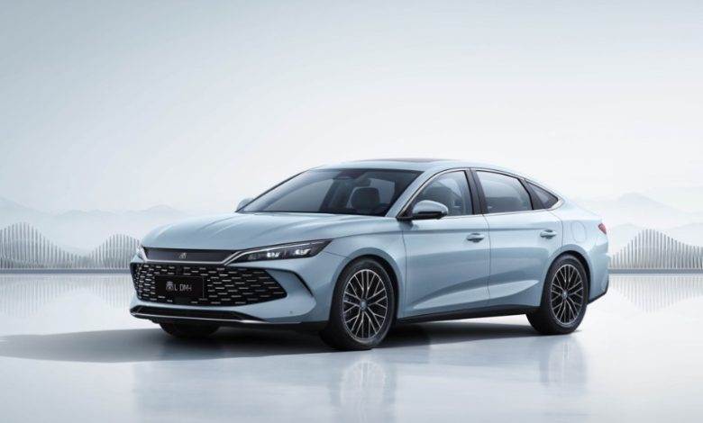 نگاهها خیره به BYD؛ خودرو ارزان چینیها ۲ هزار کیلومتر را با یک بار شارژ طی میکند