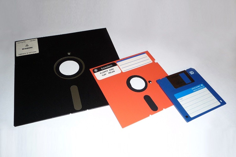 نیروی دریایی آلمان در تلاش برای کنار گذاشتن فلاپیدیسکها است