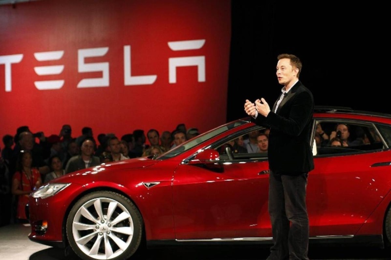 ایلان ماسک: تولید تسلای ۲۵ هزار دلاری بدون قابلیت رانندگی خودران «بیفایده» است