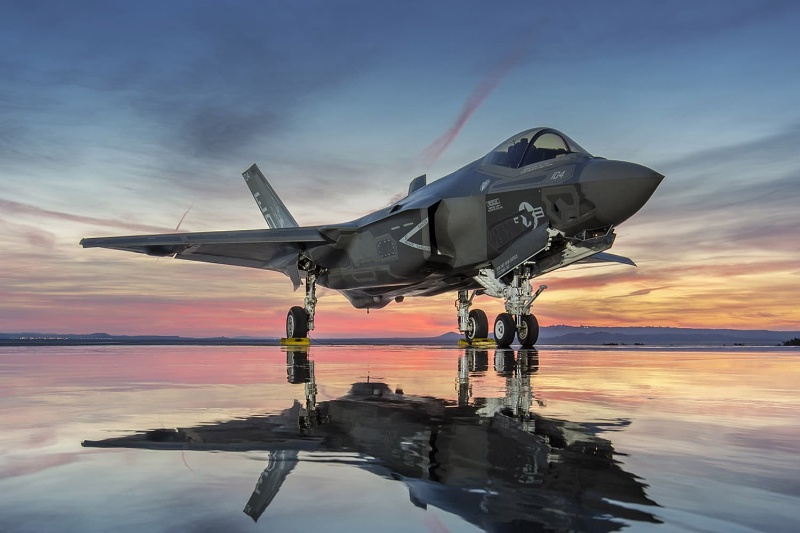 ایلان ماسک جت جنگنده معروف F-35 را «منسوخ‌شده» می‌داند