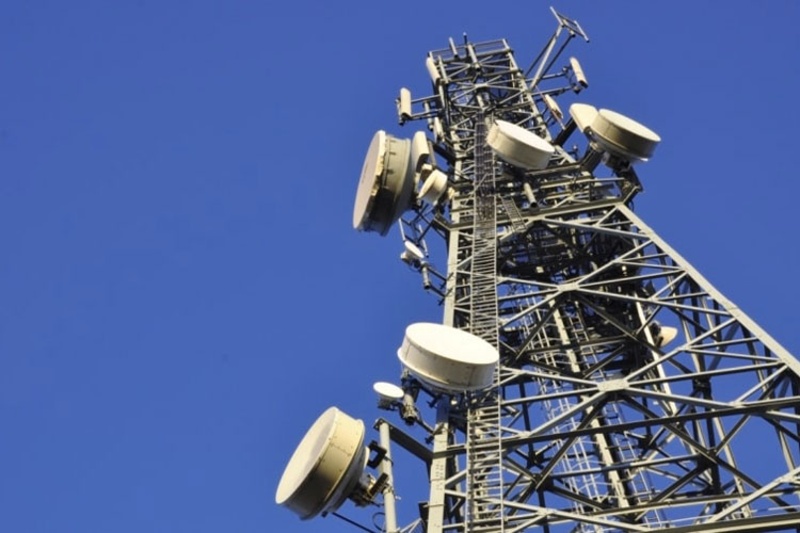 به دلیلی قطعی مکرر برق انجام شد؛ الزام اپراتورها به تأمین باتری سایتهای مخابراتی و بهینهسازی ژنراتورها