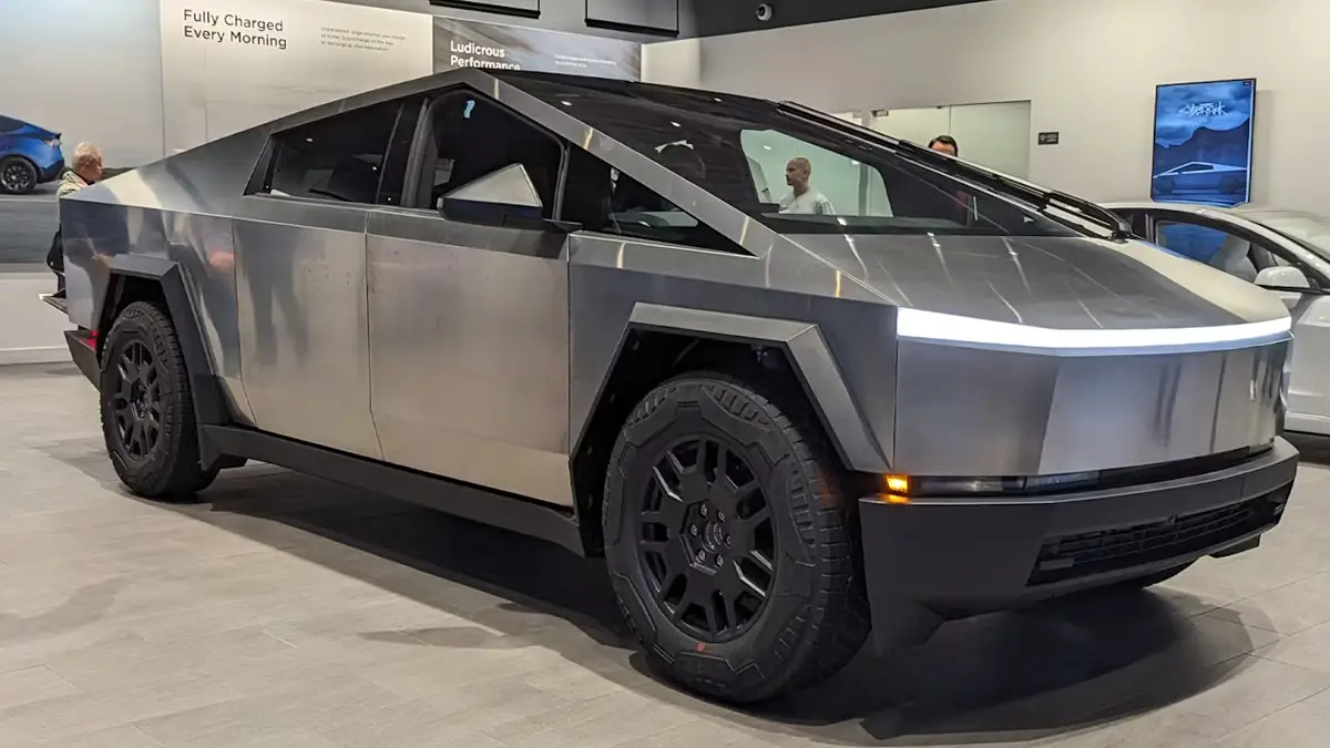 تسلا سایبرتراک برقی