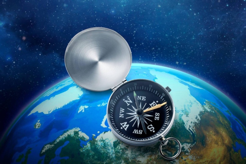 قطبنما در فضا کدام جهت را نشان میدهد؟