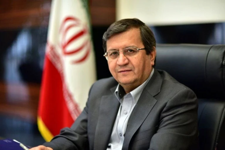 وزیر اقتصاد: برای آیفونهایی که قبلا وارد کشور شده نیز تمهیدی خواهیم کرد