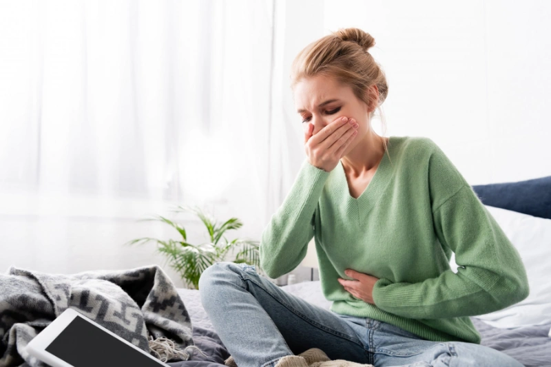 چرا دچار حالت تهوع میشویم و چگونه آن را درمان کنیم؟
