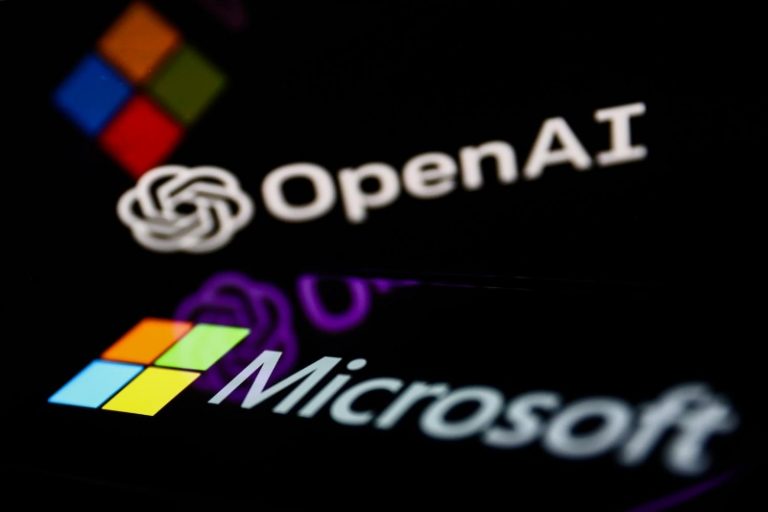 اختلاف بر سر سهام مایکروسافت، تحول OpenAI به‌سمت سوددهی را پیچیده کرده است
