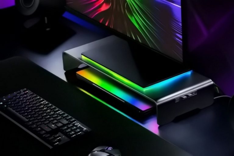 استند مانیتور ریزر با نورپردازی RGB  و هاب USB-C معرفی شد
