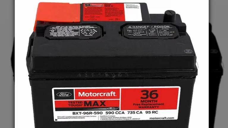 اعداد و نوشتههای روی باتری خودرو به چه معنا هستند؟ /عکس