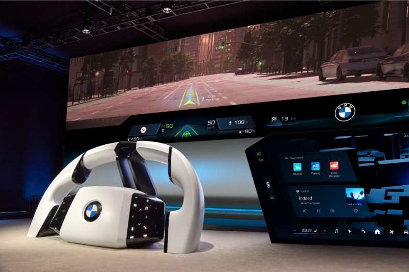 فناوری iDrive بیامو، کل شیشه جلویی خودرو را به نمایشگر هدآپ تبدیل میکند