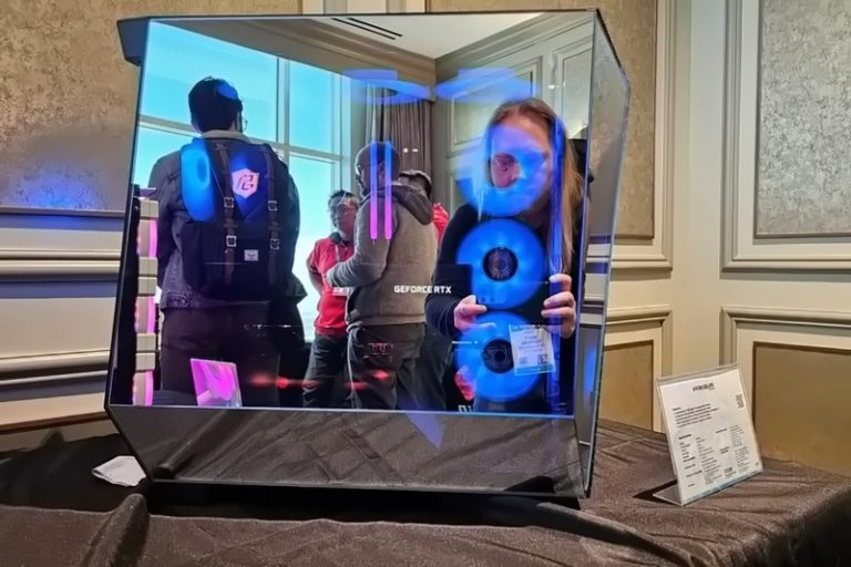 کیس‌های منحصربه‌فرد Shift و Prism در مراسم CES 2025 به نمایش درآمدند