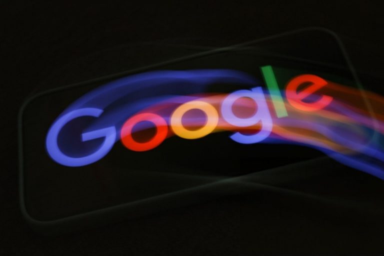 از گوگل بابت قابلیت بحثبرانگیز و «غیرقابل اعتماد» AI Overviews شکایت شد