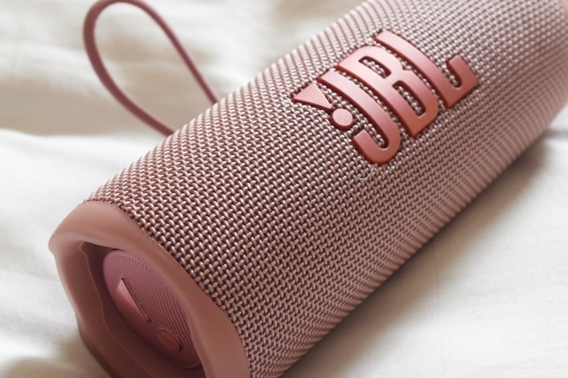 اسپیکر جدید JBL با هوش مصنوعی، بلوتوث ۵٫۴ و مقاومت بالا رونمایی شد