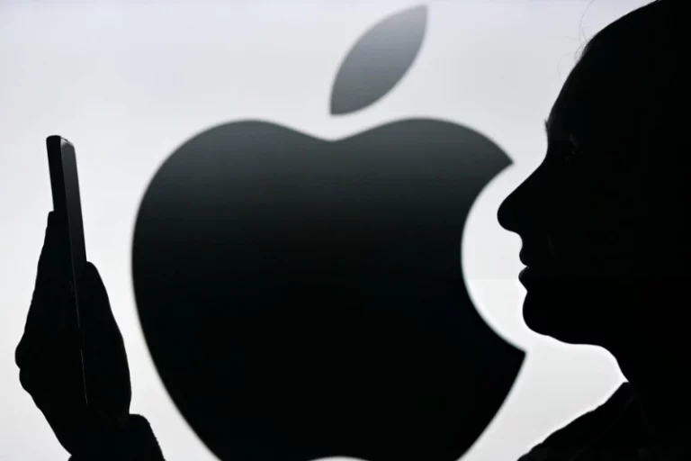 اپل دسترسی روسها به برنامه توسعهدهندگان سازمانی خود را قطع کرد