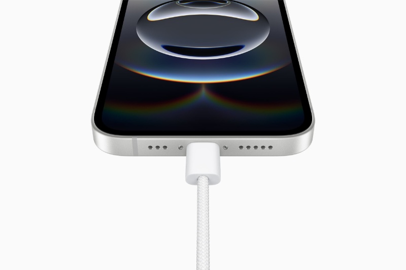 توجیه اپل برای نبود مگسیف در آیفون 16e: بیشتر مردم از کابل استفاده میکنند