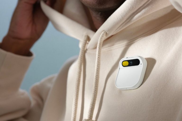 گجت جنجالی AI Pin هیومین تا ۱۰ روز دیگر از کار میافتد